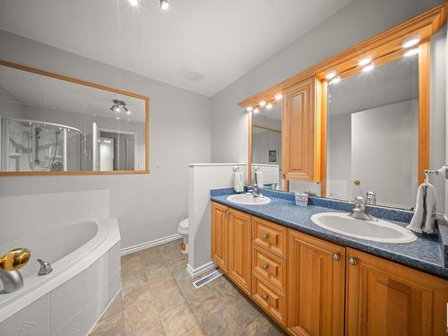 8107 138 Street, Edmonton, AB - Indoor Photo Showing Bathroom