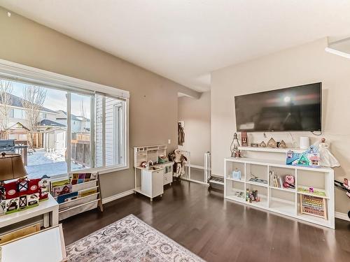 18052 85 Street, Edmonton, AB - Indoor Photo Showing Living Room