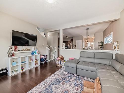 18052 85 Street, Edmonton, AB - Indoor Photo Showing Living Room