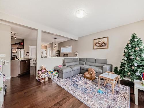 18052 85 Street, Edmonton, AB - Indoor Photo Showing Living Room