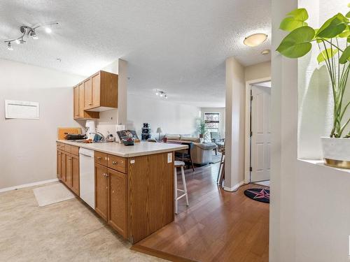 109 10511 42 Avenue, Edmonton, AB - Indoor Photo Showing Kitchen