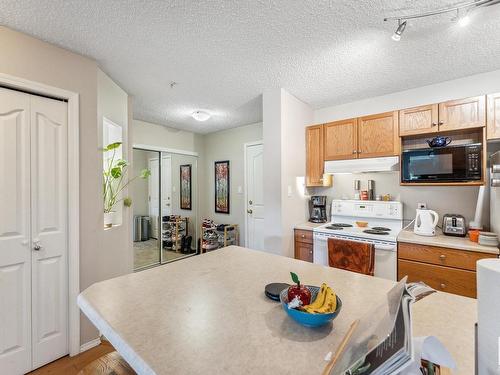 109 10511 42 Avenue, Edmonton, AB - Indoor Photo Showing Kitchen