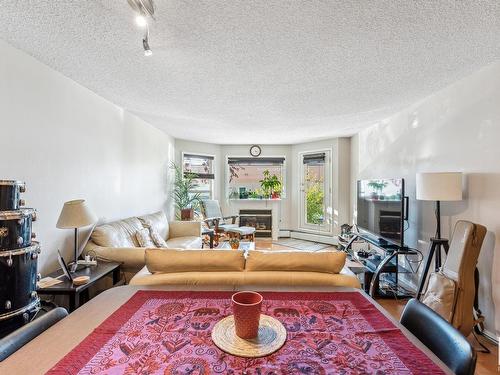 109 10511 42 Avenue, Edmonton, AB - Indoor Photo Showing Living Room