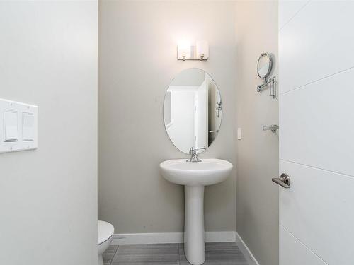 38 2560 Pegasus Boulevard Nw, Edmonton, AB - Indoor Photo Showing Bathroom