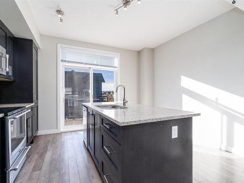 38 2560 Pegasus Boulevard Nw, Edmonton, AB - Indoor Photo Showing Kitchen With Upgraded Kitchen