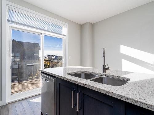 38 2560 Pegasus Boulevard Nw, Edmonton, AB - Indoor Photo Showing Kitchen With Double Sink