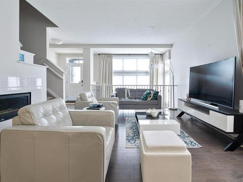 703 Secord Boulevard, Edmonton, AB - Indoor Photo Showing Living Room