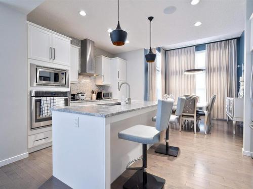 703 Secord Boulevard, Edmonton, AB - Indoor Photo Showing Kitchen With Upgraded Kitchen