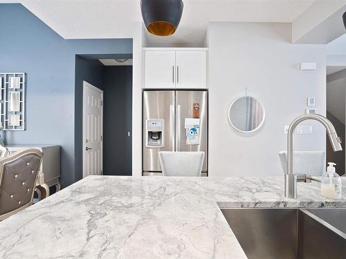 703 Secord Boulevard, Edmonton, AB - Indoor Photo Showing Kitchen With Double Sink