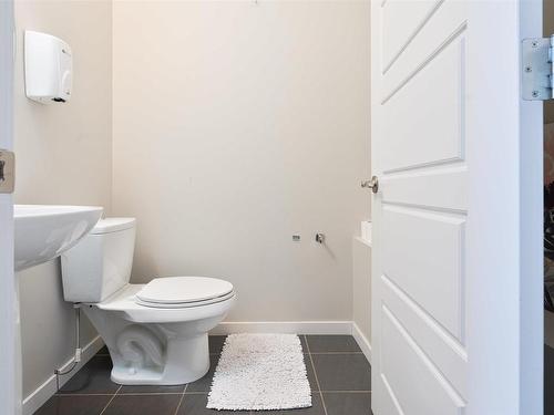 703 Secord Boulevard, Edmonton, AB - Indoor Photo Showing Bathroom