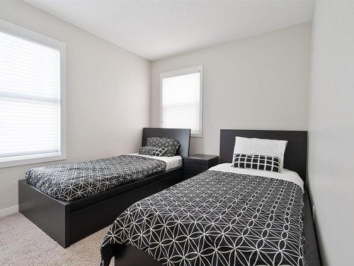 703 Secord Boulevard, Edmonton, AB - Indoor Photo Showing Bedroom