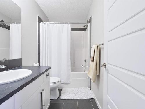 703 Secord Boulevard, Edmonton, AB - Indoor Photo Showing Bathroom