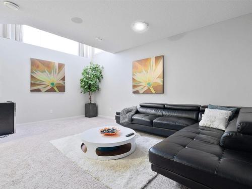 703 Secord Boulevard, Edmonton, AB - Indoor Photo Showing Living Room