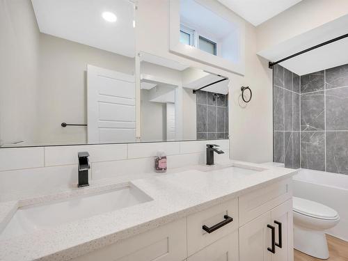 12219 132 Avenue, Edmonton, AB - Indoor Photo Showing Bathroom