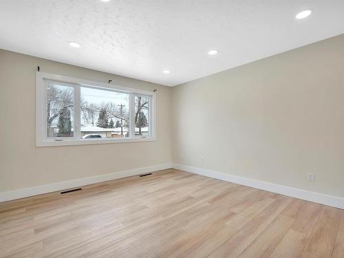 12219 132 Avenue, Edmonton, AB - Indoor Photo Showing Other Room