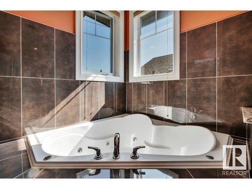 1211 Adamson Drive, Edmonton, AB - Indoor Photo Showing Bathroom