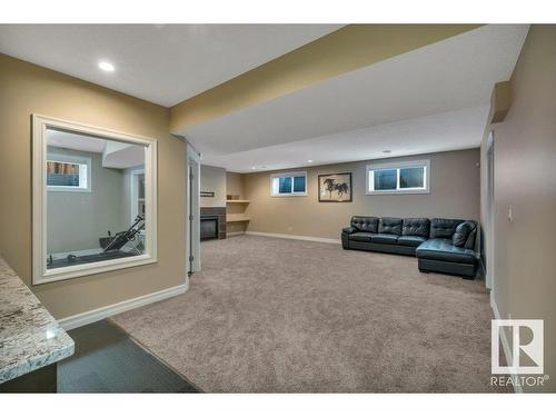 1211 Adamson Drive, Edmonton, AB - Indoor