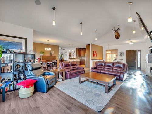 16 53407 Rge Road 30, Rural Parkland County, AB - Indoor Photo Showing Living Room