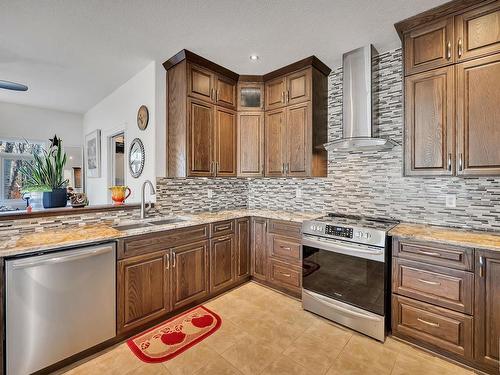 16 53407 Rge Road 30, Rural Parkland County, AB - Indoor Photo Showing Kitchen With Upgraded Kitchen