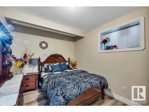 1809 33B Avenue, Edmonton, AB - Indoor Photo Showing Bedroom