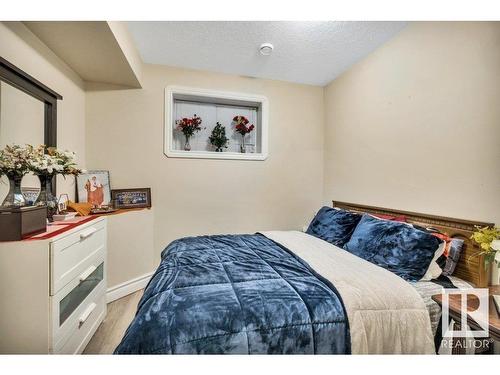 1809 33B Avenue, Edmonton, AB - Indoor Photo Showing Bedroom