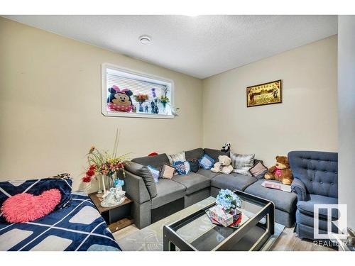 1809 33B Avenue, Edmonton, AB - Indoor Photo Showing Living Room