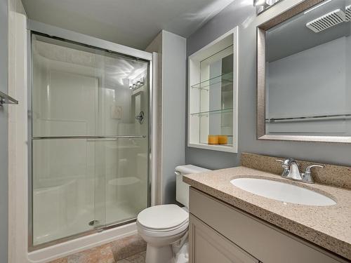 305 8909 100 Street, Edmonton, AB - Indoor Photo Showing Bathroom