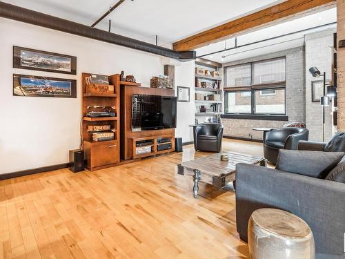 302 10169 104 Street, Edmonton, AB - Indoor Photo Showing Living Room