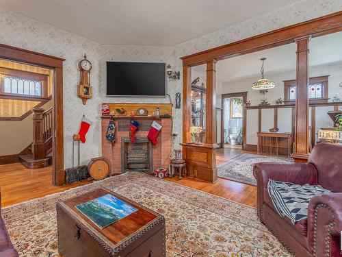 11649 95 Street, Edmonton, AB - Indoor Photo Showing Living Room