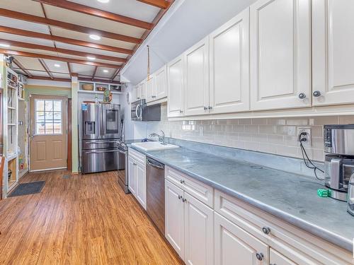 11649 95 Street, Edmonton, AB - Indoor Photo Showing Kitchen