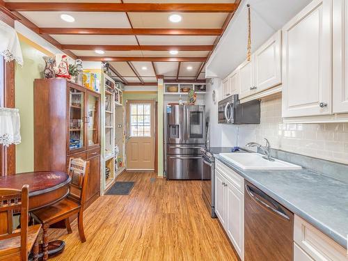 11649 95 Street, Edmonton, AB - Indoor Photo Showing Kitchen