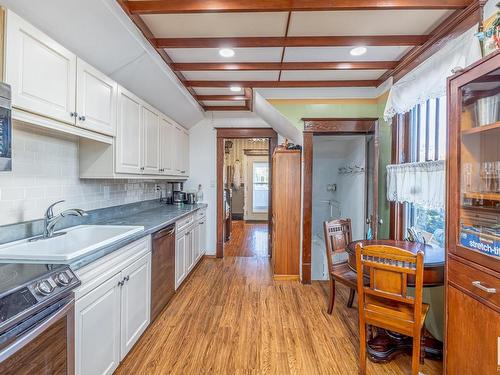 11649 95 Street, Edmonton, AB - Indoor Photo Showing Kitchen