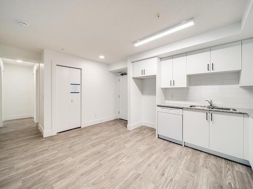 202 9504 182 Street, Edmonton, AB - Indoor Photo Showing Kitchen