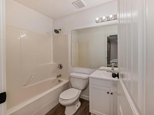 9837 179 Avenue, Edmonton, AB - Indoor Photo Showing Bathroom