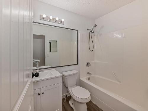 9837 179 Avenue, Edmonton, AB - Indoor Photo Showing Bathroom