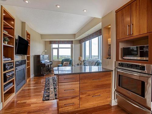 1201 10035 Saskatchewan Drive, Edmonton, AB - Indoor Photo Showing Kitchen