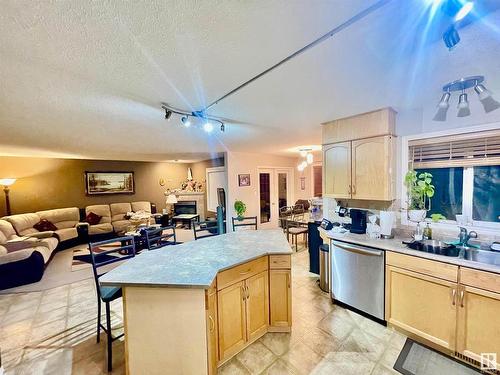 3311 32 Avenue, Edmonton, AB - Indoor Photo Showing Kitchen