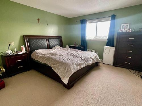 3311 32 Avenue, Edmonton, AB - Indoor Photo Showing Bedroom