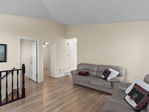 833 116A Street, Edmonton, AB - Indoor Photo Showing Living Room