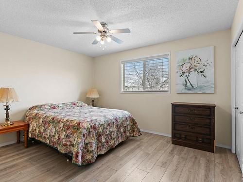 833 116A Street, Edmonton, AB - Indoor Photo Showing Bedroom