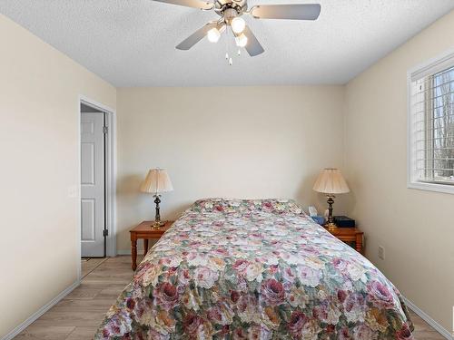 833 116A Street, Edmonton, AB - Indoor Photo Showing Bedroom