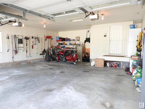 1111 Hainstock Green, Edmonton, AB - Indoor Photo Showing Garage