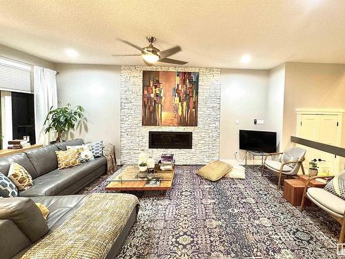 1330 Adamson Drive, Edmonton, AB - Indoor Photo Showing Living Room