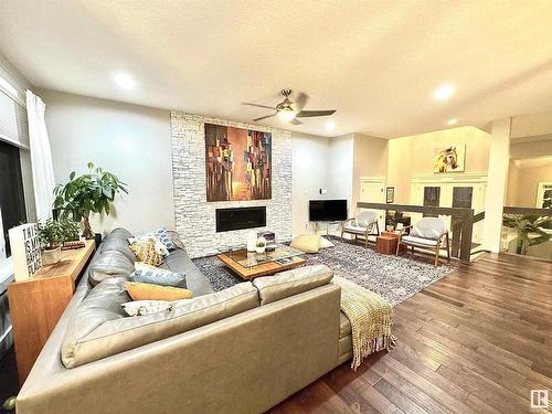 1330 Adamson Drive, Edmonton, AB - Indoor Photo Showing Living Room