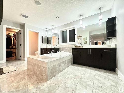 1330 Adamson Drive, Edmonton, AB - Indoor Photo Showing Bathroom