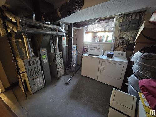 9504 128 Avenue, Edmonton, AB - Indoor Photo Showing Laundry Room