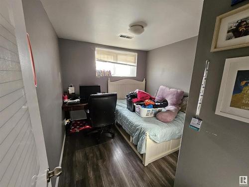 9504 128 Avenue, Edmonton, AB - Indoor Photo Showing Bedroom