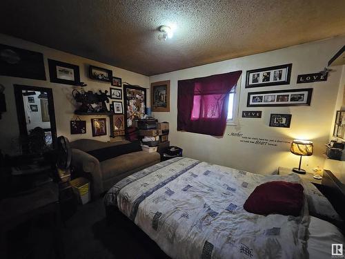 9504 128 Avenue, Edmonton, AB - Indoor Photo Showing Bedroom