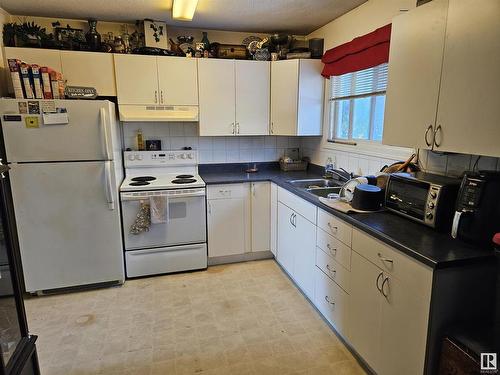 9504 128 Avenue, Edmonton, AB - Indoor Photo Showing Kitchen With Double Sink