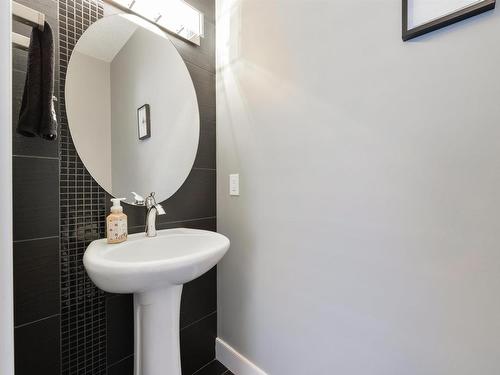 35 10550 Ellerslie Road, Edmonton, AB - Indoor Photo Showing Bathroom